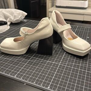 Jeffrey Campbell Reine platform Mary Jane white patent sz 8